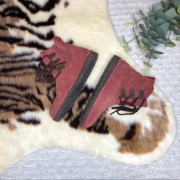 π UGG Women's Rustic Red Suede Leather Ankle Boots Sz 6 | Cozy Fall Boho Style - Picture 5 of 9